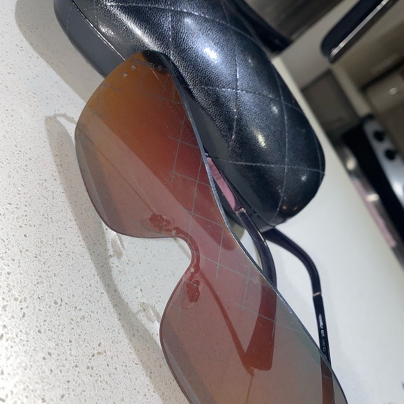 Chanel 4215 Mirrored Shield Runway Sunglasses Mirror Crosshatch. - Picture 3 of 4